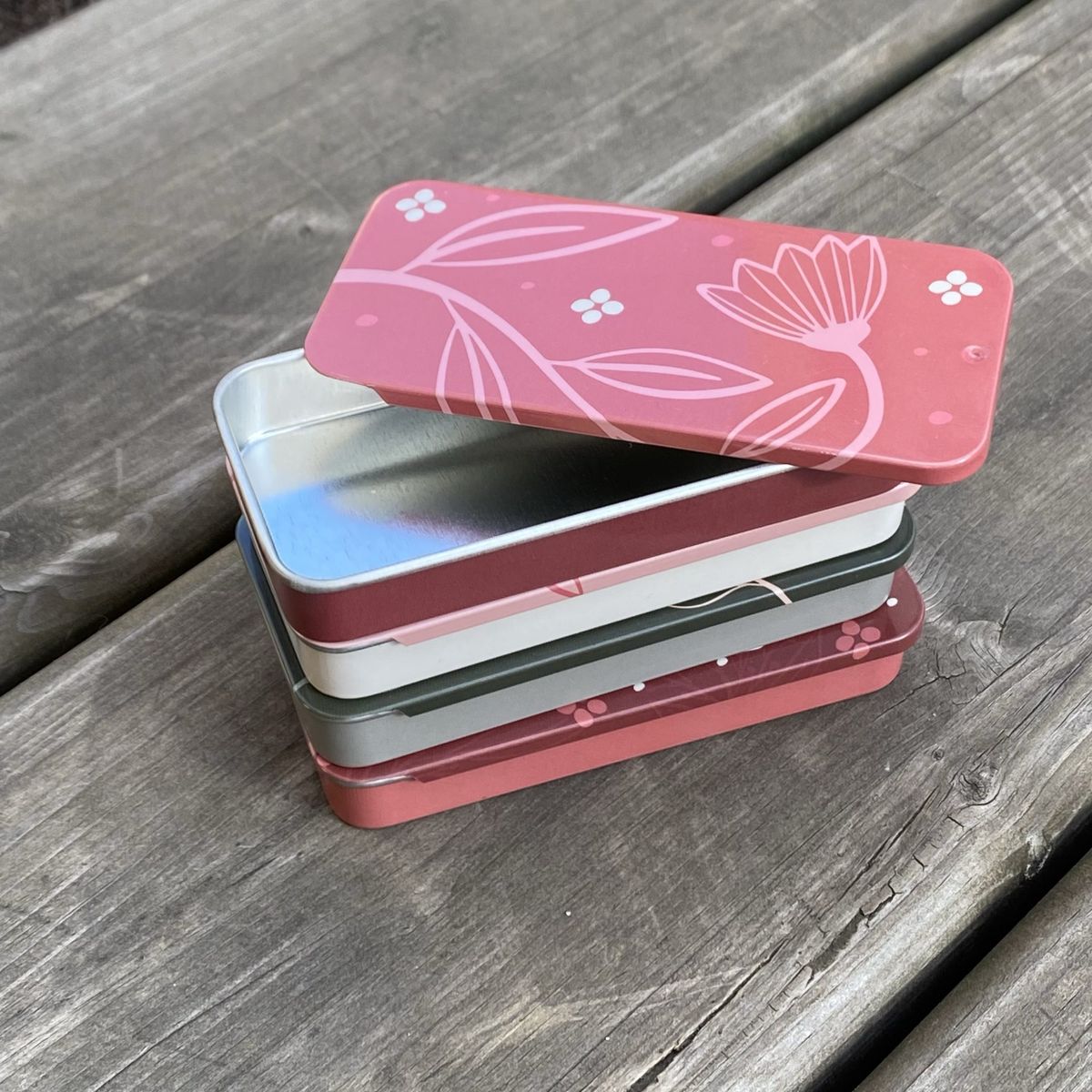 Elegant metallboks med skyvelokk