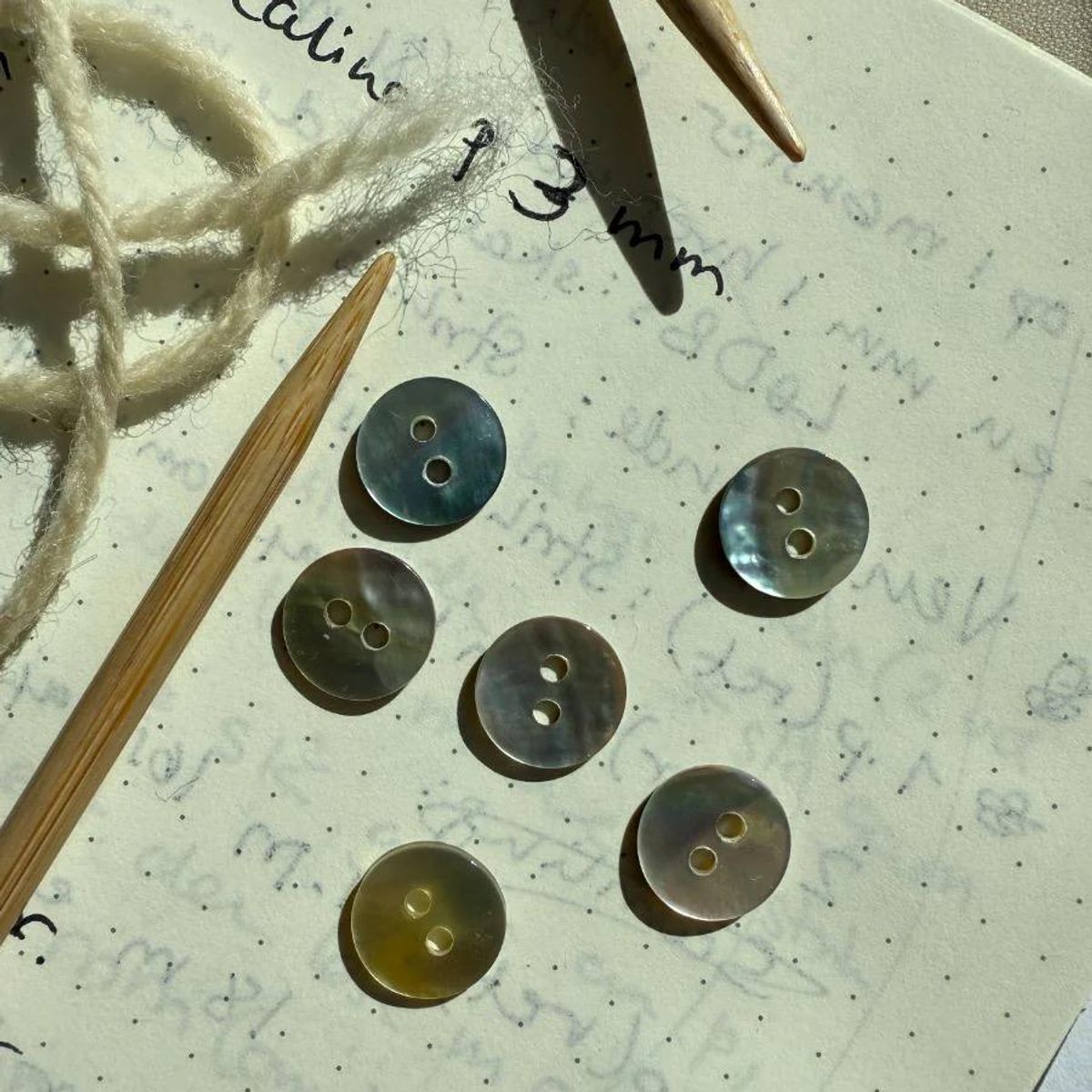 Knapper av perlemor Ø11,4 mm-pk.6 stk.