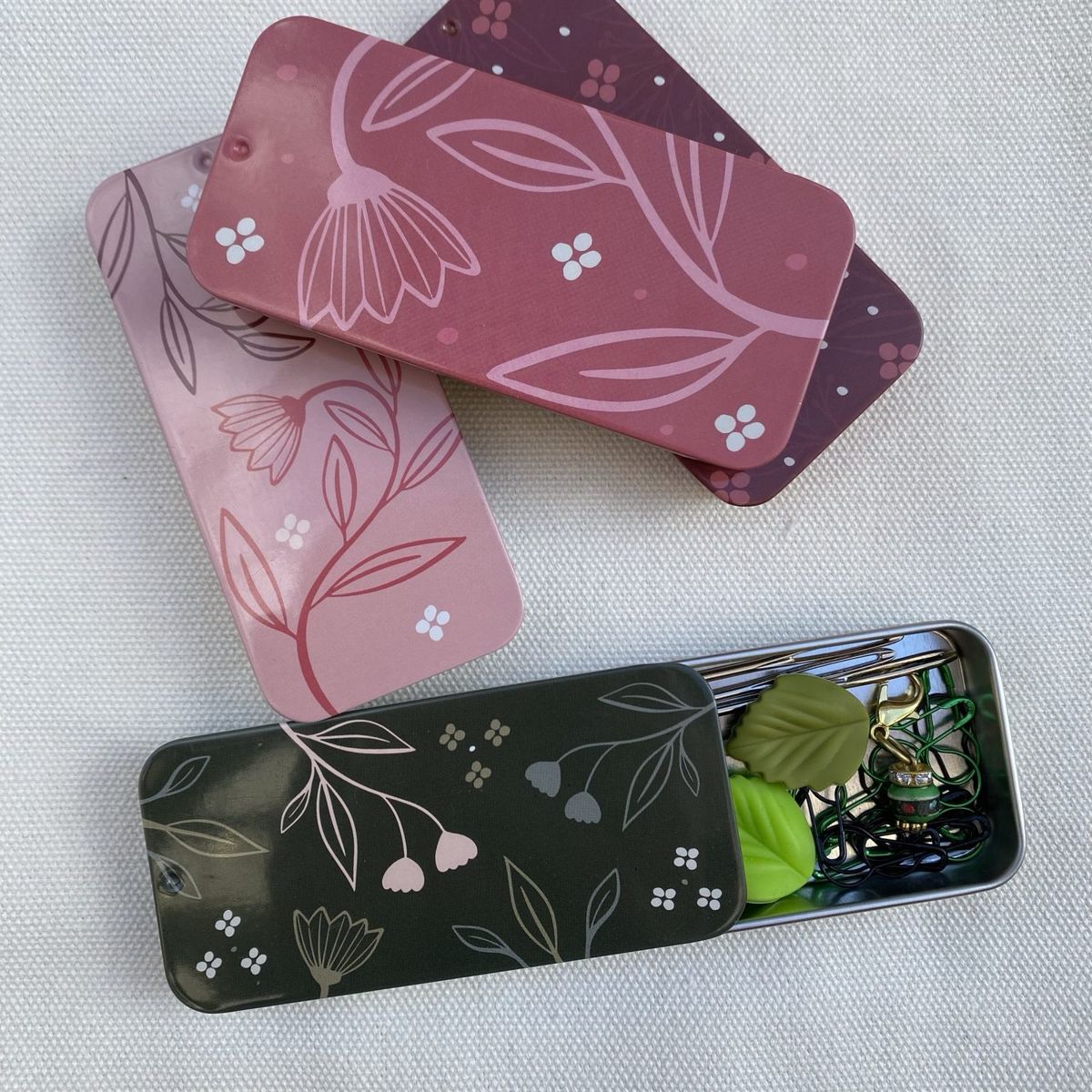 Elegant metallboks med skyvelokk