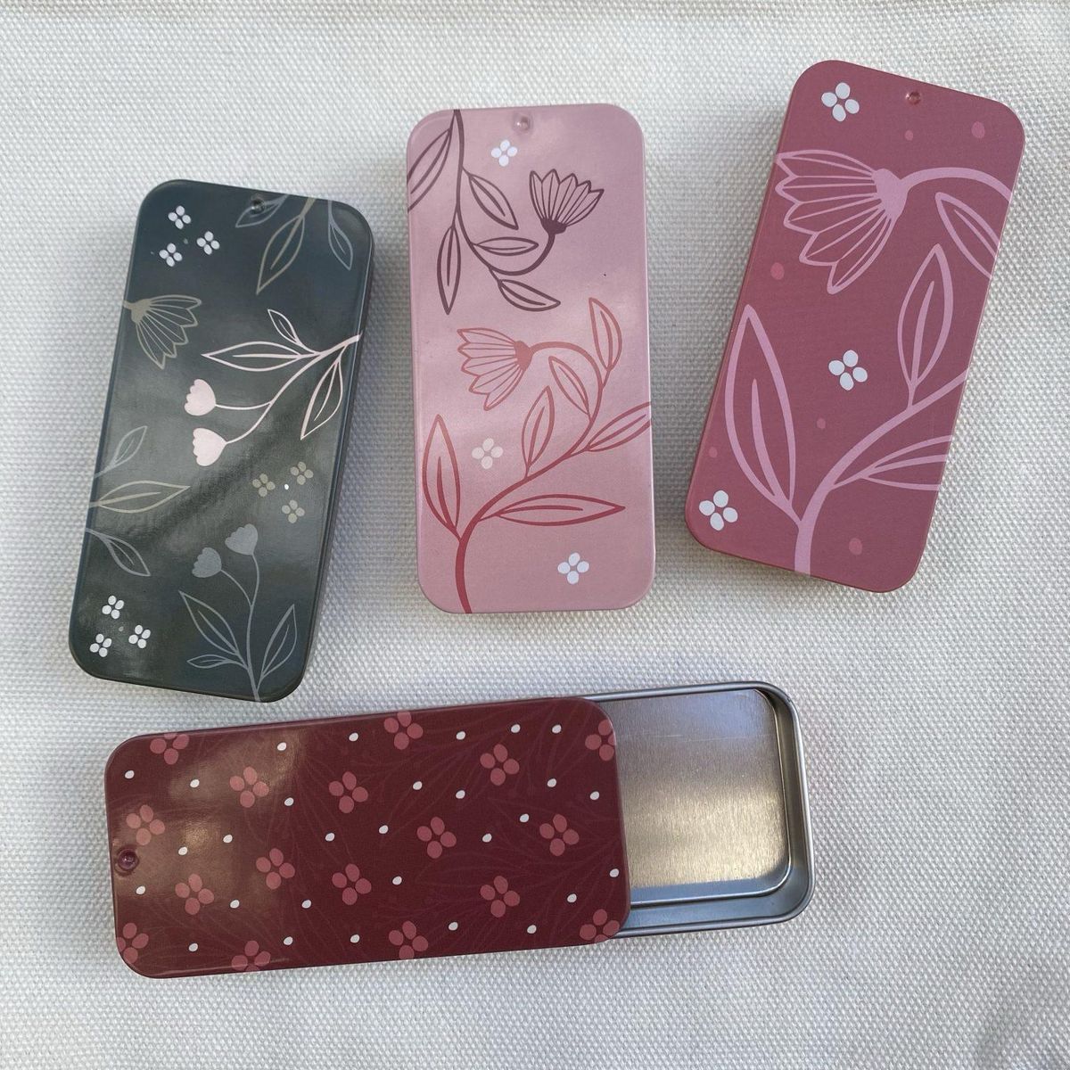 Elegant metallboks med skyvelokk